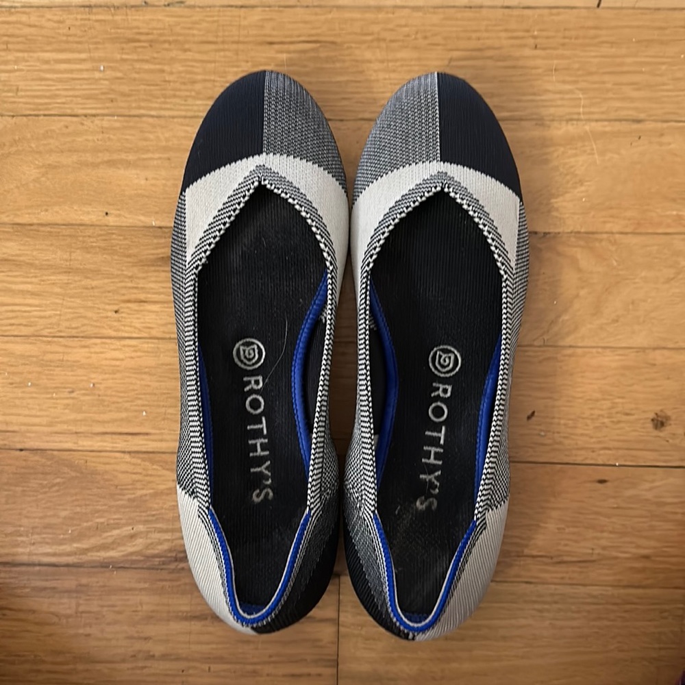 Rothys - Round Toe - Size 8 - *LIKE NEW*